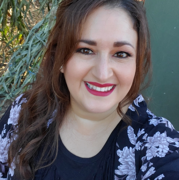 Meet your Posher, Mireya - Picture 2 of 3